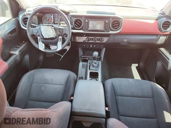 2018 Toyota Tacoma SR5 с VIN 5TFAZ5CN9JX058731, выставлен на аукционе Copart как лот 71494425 с пробегом 38 686 миль миль и Списание • Salvage title. История ставок и продаж доступна на DreamBid. Изображение 8.