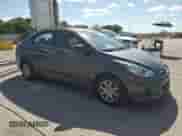 2012 Hyundai Accent GLS z VIN KMHCT4AE3CU197910, wystawiony jako Copart lot #70589035 z przebiegiem 91 582 mil mil oraz Czysty tytuł • Clean title. Historia ofert i sprzedaży dostępna na DreamBid. Obrazek 4.