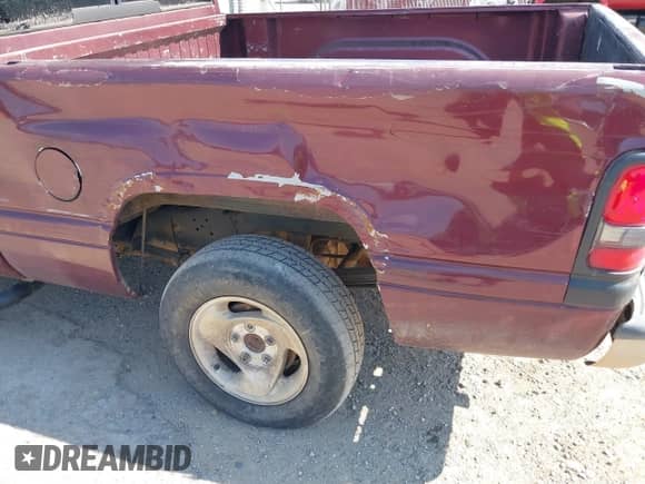 2001 Dodge 1500 z VIN 3B7HC13Z41G246248, wystawiony jako IAAI lot #43163340 z przebiegiem 222 003 mil mil oraz . Historia ofert i sprzedaży dostępna na DreamBid. Obrazek 13.
