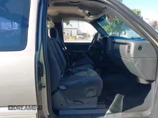 2002 Chevrolet Silverado 1500 z VIN 1GCEC19T22E290800, wystawiony jako IAAI lot #43384732 z przebiegiem 162 118 mil mil oraz . Historia ofert i sprzedaży dostępna na DreamBid. Obrazek 5.