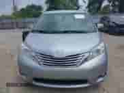 2017 Toyota Sienna XLE z VIN 5TDDZ3DC4HS156256, wystawiony jako IAAI lot #42695568 z przebiegiem 266 665 mil mil oraz . Historia ofert i sprzedaży dostępna na DreamBid. Obrazek 12.