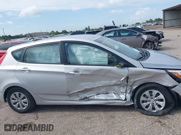 2017 Hyundai Accent SE z VIN KMHCT5AE3HU315659, wystawiony jako IAAI lot #42678933 z przebiegiem 119 952 mil mil oraz . Historia ofert i sprzedaży dostępna na DreamBid. Obrazek 13.