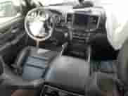 2020 Ram 1500 Laramie z VIN 1C6RREJT1LN107804, wystawiony jako Copart lot #70149835 z przebiegiem Nie podano mil oraz Szkoda całkowita • Salvage title. Historia ofert i sprzedaży dostępna na DreamBid. Obrazek 8.