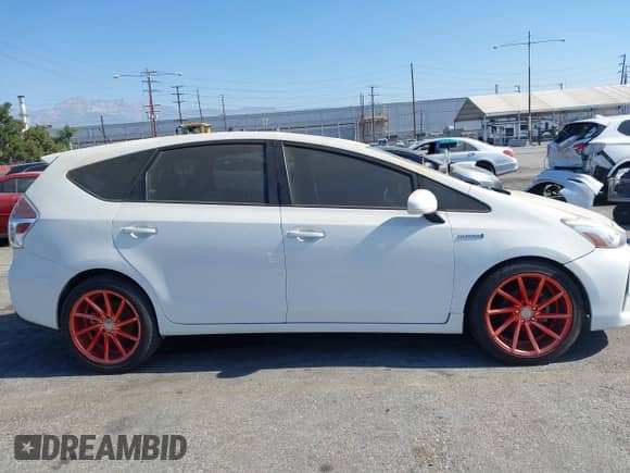 2015 Toyota Prius Two z VIN JTDZN3EU8FJ032378, wystawiony jako IAAI lot #42832289 z przebiegiem Nie podano mil oraz . Historia ofert i sprzedaży dostępna na DreamBid. Obrazek 13.