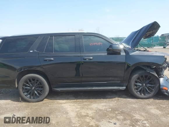 2021 Cadillac Escalade Premium Luxury z VIN 1GYS4BKL8MR488044, wystawiony jako IAAI lot #42084029 z przebiegiem 42 817 mil mil oraz . Historia ofert i sprzedaży dostępna na DreamBid. Obrazek 13.