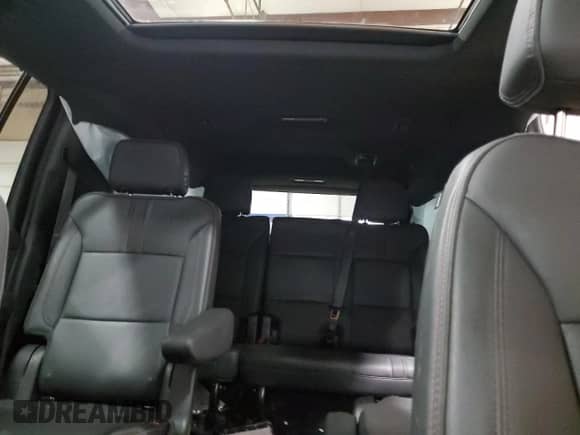 2024 Chevrolet Suburban RST z VIN 1GNSKEKD5RR263892, wystawiony jako Copart lot #87709295 z przebiegiem 17 652 mil mil oraz Szkoda całkowita • Salvage title. Historia ofert i sprzedaży dostępna na DreamBid. Obrazek 10.
