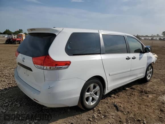 2013 Toyota Sienna L z VIN 5TDZK3DC2DS311262, wystawiony jako Copart lot #71400265 z przebiegiem 265 964 mil mil oraz Szkoda całkowita • Salvage title. Historia ofert i sprzedaży dostępna na DreamBid. Obrazek 3.