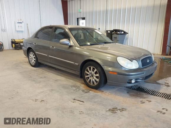 2004 Hyundai Sonata GLS z VIN KMHWF35H34A969232, wystawiony jako IAAI lot #43543635 z przebiegiem 142 476 mil mil oraz . Historia ofert i sprzedaży dostępna na DreamBid. Obrazek 1.