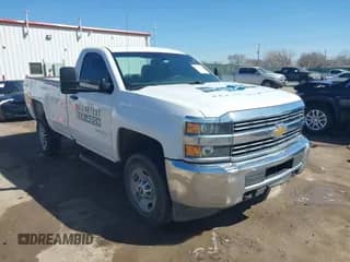 2018 Chevrolet Silverado 2500HD Work Truck z VIN 1GC0CUEGXJZ341004, wystawiony jako IAAI lot #41750327 z przebiegiem 157 858 mil mil oraz . Historia ofert i sprzedaży dostępna na DreamBid. Obrazek 1.