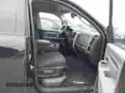 2019 Ram 1500 Warlock z VIN 1C6RR7GG3KS671301, wystawiony jako IAAI lot #42421023 z przebiegiem 53 370 mil mil oraz . Historia ofert i sprzedaży dostępna na DreamBid. Obrazek 5.