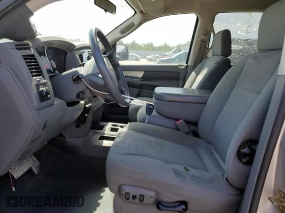 2007 Dodge 1500 SLT z VIN 3D7KR19D57G700294, wystawiony jako Copart lot #63056955 z przebiegiem 117 913 mil mil oraz Szkoda całkowita • Salvage title. Historia ofert i sprzedaży dostępna na DreamBid. Obrazek 7.