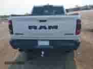 2022 Ram 1500 Rebel z VIN 1C6SRFLT5NN318494, wystawiony jako IAAI lot #42413194 z przebiegiem 59 458 mil mil oraz . Historia ofert i sprzedaży dostępna na DreamBid. Obrazek 16.