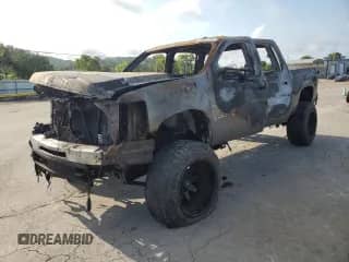 2008 Chevrolet Silverado 2500HD 1LT with VIN 1GCHK23638F206933, listed as a Copart auction lot 68924755 with Not provided miles and Salvage title. Bid and sale history available at DreamBid. Image 1.