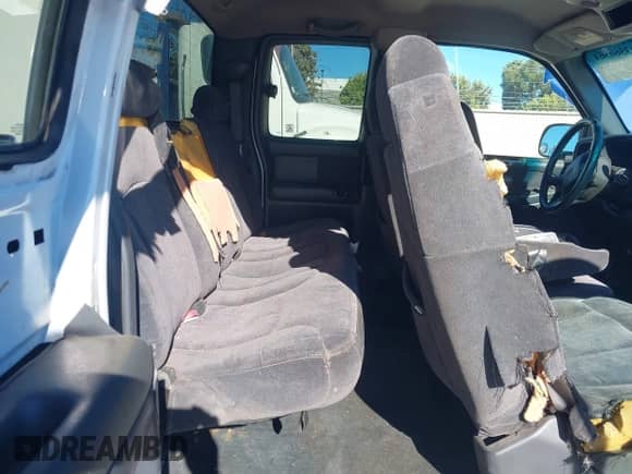 2001 Chevrolet Silverado 1500 LS z VIN 1GCEK19T51E287181, wystawiony jako IAAI lot #43560361 z przebiegiem Nie podano mil oraz . Historia ofert i sprzedaży dostępna na DreamBid. Obrazek 8.