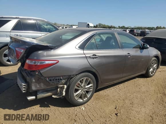 2015 Toyota Camry SE z VIN 4T1BF1FKXFU957058, wystawiony jako Copart lot #81773175 z przebiegiem 204 618 mil mil oraz Szkoda całkowita • Salvage title. Historia ofert i sprzedaży dostępna na DreamBid. Obrazek 3.