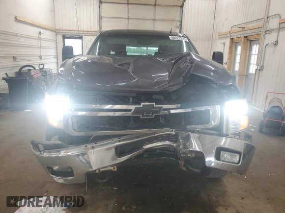 2011 Chevrolet Silverado 3500HD SRW LT with VIN 1GC4K0C81BF140233, listed as a Copart auction lot 60223335 with 280,309 mi miles and Salvage title. Bid and sale history available at DreamBid. Image 5.