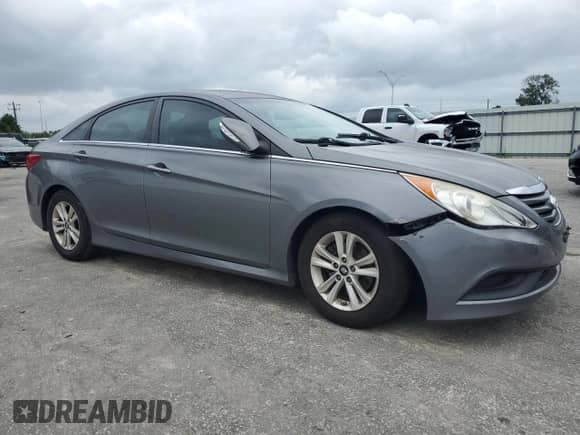 2014 Hyundai Sonata GLS z VIN 5NPEB4AC9EH917268, wystawiony jako Copart lot #67715815 z przebiegiem 100 895 mil mil oraz Szkoda całkowita • Salvage title. Historia ofert i sprzedaży dostępna na DreamBid. Obrazek 4.