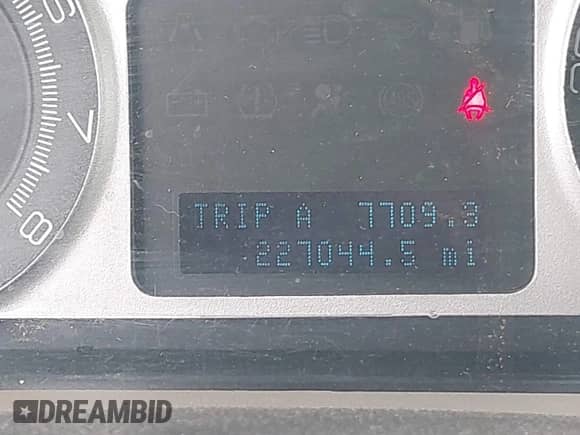 2008 Mercury Mariner with VIN 4M2CU91108KJ51427, listed as a IAAI auction lot 43339990 with 227,044 mi miles and . Bid and sale history available at DreamBid. Image 15.