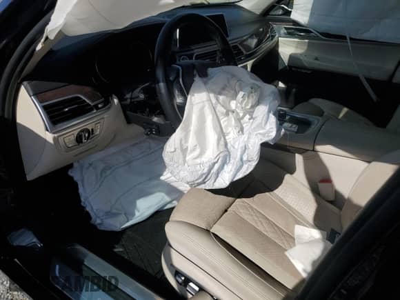 2016 BMW 7 Series 750i с VIN WBA7F0C55GGM20887, выставлен на аукционе Copart как лот 67411425 с пробегом Не указан миль и Списание • Salvage title. История ставок и продаж доступна на DreamBid. Изображение 8.