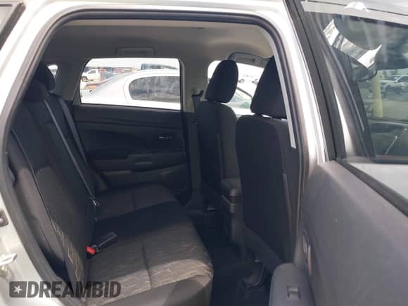 2023 Mitsubishi Outlander ES z VIN JA4ARUAU5PU016999, wystawiony jako IAAI lot #42525414 z przebiegiem 15 010 mil mil oraz . Historia ofert i sprzedaży dostępna na DreamBid. Obrazek 8.