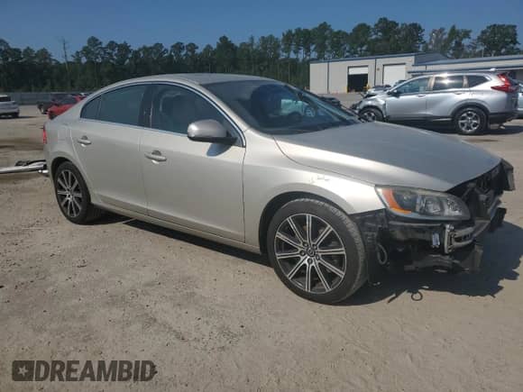 2018 Volvo S60 Inscription Platinum z VIN LYV402TM8JB157307, wystawiony jako Copart lot #81126285 z przebiegiem 95 220 mil mil oraz Szkoda całkowita • Salvage title. Historia ofert i sprzedaży dostępna na DreamBid. Obrazek 4.