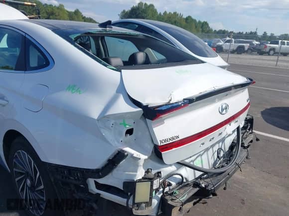 2023 Hyundai Sonata Limited с VIN KMHL54JJ0PA061085, выставлен на аукционе IAAI как лот 43328208 с пробегом 21 423 миль миль и . История ставок и продаж доступна на DreamBid. Изображение 19.