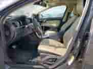 2013 Volvo S60 T5 Premier z VIN YV1612FS8D2180666, wystawiony jako Copart lot #80898715 z przebiegiem 94 612 mil mil oraz Czysty tytuł • Clean title. Historia ofert i sprzedaży dostępna na DreamBid. Obrazek 7.