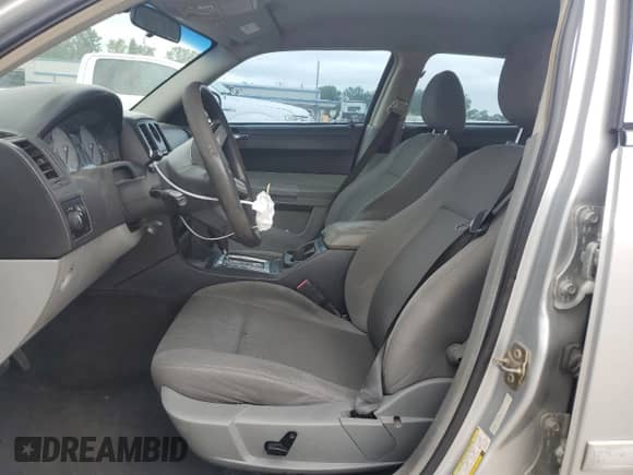 2006 Chrysler 300 with VIN 2C3KA43R66H484658, listed as a Copart auction lot 68155275 with 185,038 mi miles and Clean title. Bid and sale history available at DreamBid. Image 7.