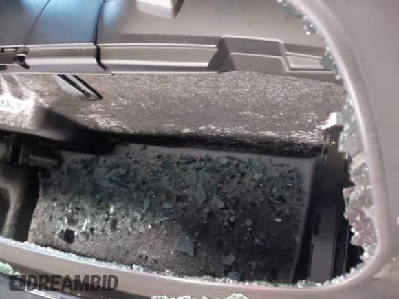 2005 BMW Z4 3.0i с VIN 4USBT53545LU09378, выставлен на аукционе IAAI как лот 41579934 с пробегом Не указан миль и . История ставок и продаж доступна на DreamBid. Изображение 8.