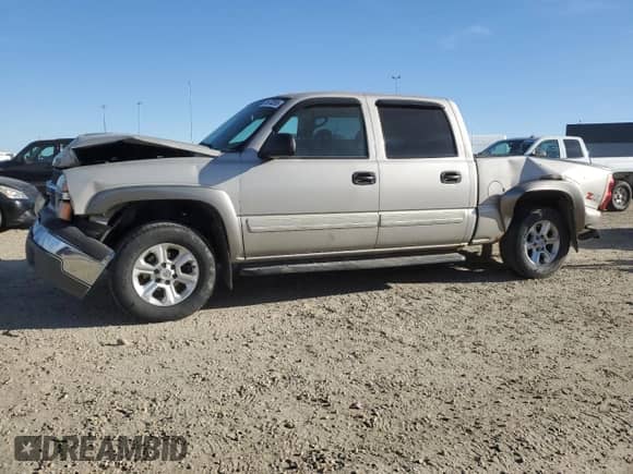 2004 Chevrolet Silverado 1500 LT с VIN 2GCEK13T041434585, выставлен на аукционе Copart как лот 81670295 с пробегом 398 825 миль миль и Списание • Salvage title. История ставок и продаж доступна на DreamBid. Изображение 1.