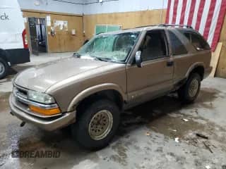 2002 Chevrolet Blazer LS с VIN 1GNCS18WX2K222338, выставлен на аукционе Copart как лот 84624964 с пробегом 164 717 миль миль и Чистый • Clean title. История ставок и продаж доступна на DreamBid. Изображение 1.