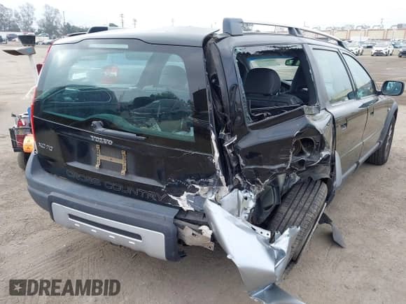 2005 Volvo XC70 with VIN YV1SZ592451197220, listed as a IAAI auction lot 42085477 with 197,060 mi miles and . Bid and sale history available at DreamBid. Image 12.