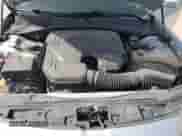 2020 Chrysler 300 S z VIN 2C3CCAGG1LH151057, wystawiony jako Copart lot #56921355 z przebiegiem 195 134 mil mil oraz Szkoda całkowita • Salvage title. Historia ofert i sprzedaży dostępna na DreamBid. Obrazek 11.