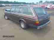 1985 Mercedes-Benz 300 с VIN WDBAB93C2FF052601, выставлен на аукционе IAAI как лот 42757148 с пробегом 227 014 миль миль и . История ставок и продаж доступна на DreamBid. Изображение 3.