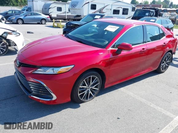 2023 Toyota Camry Hybrid XLE с VIN 4T1F31AK2PU051618, выставлен на аукционе IAAI как лот 42805098 с пробегом 23 403 миль миль и . История ставок и продаж доступна на DreamBid. Изображение 2.