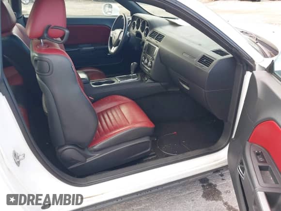 2013 Dodge Challenger R/T Plus z VIN 2C3CDYBTXDH531266, wystawiony jako IAAI lot #43506450 z przebiegiem 74 712 mil mil oraz . Historia ofert i sprzedaży dostępna na DreamBid. Obrazek 5.
