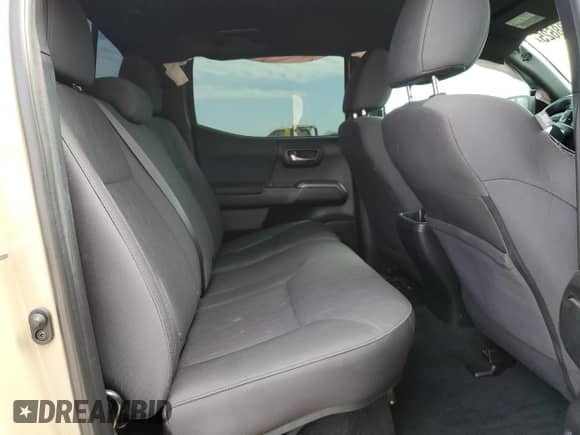 2018 Toyota Tacoma SR5 с VIN 3TMAZ5CN6JM078277, выставлен на аукционе Copart как лот 81998625 с пробегом 74 755 миль миль и Списание • Salvage title. История ставок и продаж доступна на DreamBid. Изображение 10.