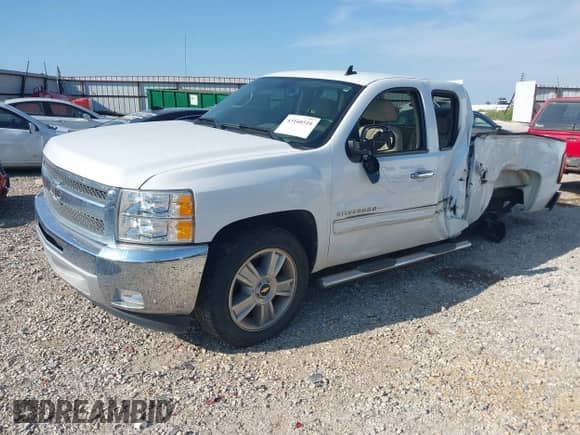 2013 Chevrolet Silverado 1500 LT z VIN 1GCRCSE06DZ256714, wystawiony jako IAAI lot #43160510 z przebiegiem 95 035 mil mil oraz . Historia ofert i sprzedaży dostępna na DreamBid. Obrazek 19.