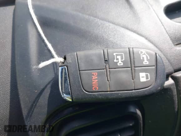 2023 Ram ProMaster Cargo z VIN 3C6LRVVG1PE606308, wystawiony jako IAAI lot #42824322 z przebiegiem 60 497 mil mil oraz . Historia ofert i sprzedaży dostępna na DreamBid. Obrazek 11.