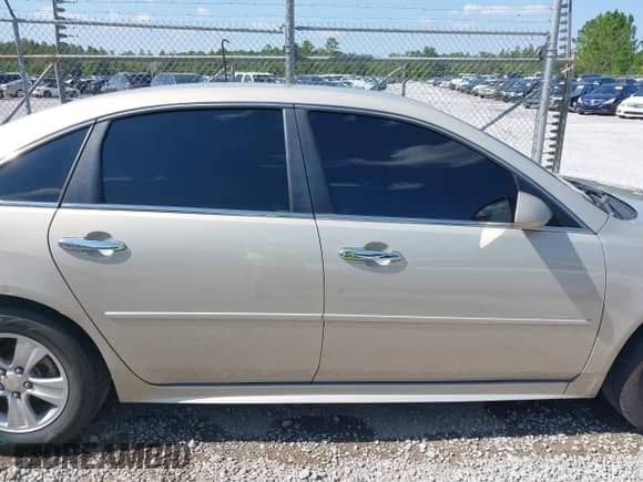 2012 Chevrolet Impala LS Fleet z VIN 2G1WF5E31C1280408, wystawiony jako IAAI lot #43071325 z przebiegiem 145 311 mil mil oraz . Historia ofert i sprzedaży dostępna na DreamBid. Obrazek 14.