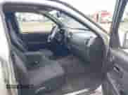 2010 Chevrolet Colorado 1LT z VIN 1GCJTCDEXA8114061, wystawiony jako IAAI lot #42235820 z przebiegiem 218 972 mil mil oraz . Historia ofert i sprzedaży dostępna na DreamBid. Obrazek 5.