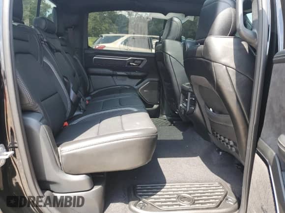 2025 Ram 1500 RHO z VIN 1C6SRFUP5SN611731, wystawiony jako Copart lot #69822705 z przebiegiem Nie podano mil oraz Szkoda całkowita • Salvage title. Historia ofert i sprzedaży dostępna na DreamBid. Obrazek 10.