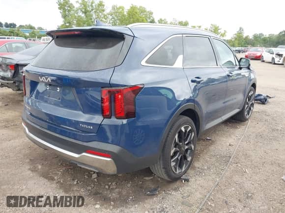 2024 Kia Sorento SX with VIN 5XYRK4JF1RG288310, listed as a IAAI auction lot 43105449 with 21,643 mi miles and . Bid and sale history available at DreamBid. Image 4.