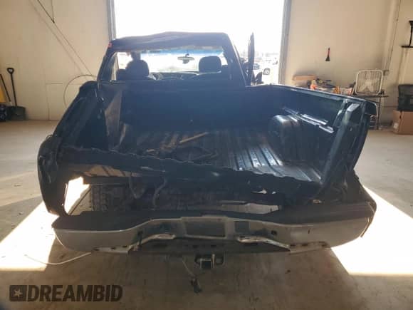 2002 Chevrolet Silverado 1500 с VIN 1GCEC14VX2Z101084, выставлен на аукционе Copart как лот 46170985 с пробегом Не указан миль и На запчасти • Non repairable. История ставок и продаж доступна на DreamBid. Изображение 6.