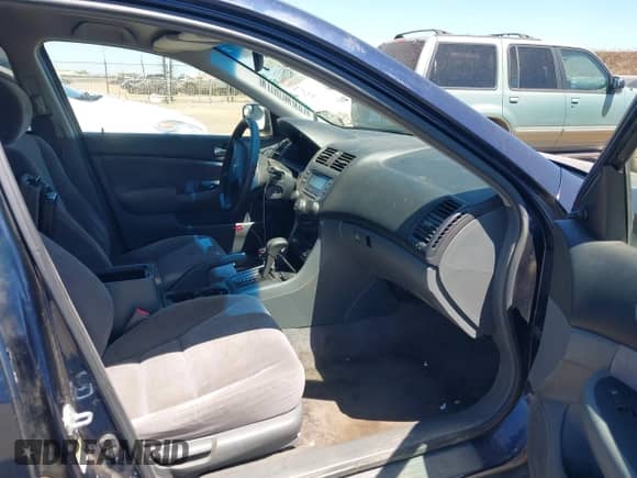 2006 Honda Accord VP с VIN JHMCM56106C010239, выставлен на аукционе IAAI как лот 42899564 с пробегом 282 340 миль миль и . История ставок и продаж доступна на DreamBid. Изображение 5.