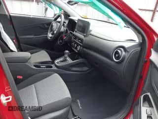 2022 Hyundai Kona SE with VIN KM8K22AB0NU881177, listed as a IAAI auction lot 42632442 with 53,345 mi miles and . Bid and sale history available at DreamBid. Image 5.