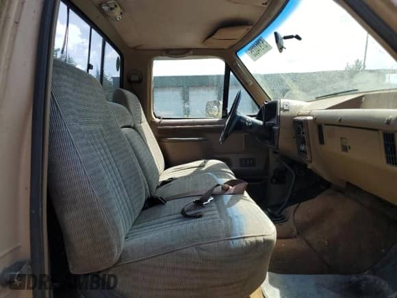 1987 Ford F-150 z VIN 1FTEF14H2HKB06296, wystawiony jako Copart lot #57914035 z przebiegiem 40 931 mil mil oraz Czysty tytuł • Clean title. Historia ofert i sprzedaży dostępna na DreamBid. Obrazek 10.