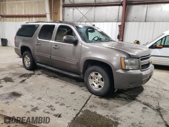 2011 Chevrolet Suburban LS with VIN 1GNSKHE33BR296058, listed as a Copart auction lot 42045125 with 218,708 mi miles and Salvage title. Bid and sale history available at DreamBid. Image 4.