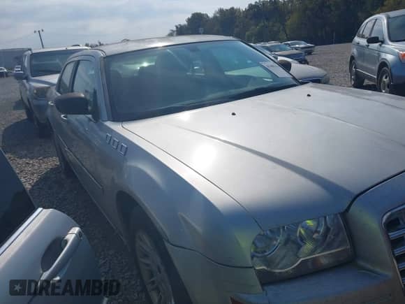 2008 Chrysler 300 LX with VIN 2C3KA43R58H189313, listed as a IAAI auction lot 43402515 with 165,531 mi miles and . Bid and sale history available at DreamBid. Image 1.