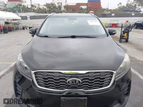 2020 Kia Sorento LX with VIN 5XYPG4A35LG638222, listed as a IAAI auction lot 42447105 with 61,929 mi miles and . Bid and sale history available at DreamBid. Image 12.